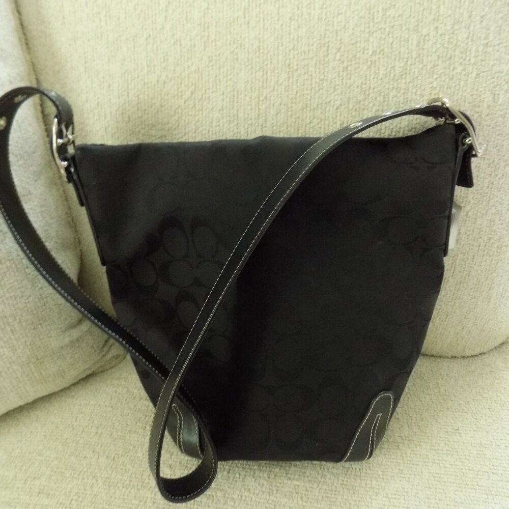 Gorgeous EUC COACH Medium Size Carley Bucket Shoulder Bag, purse, tote, handbag - Picture 5 of 5